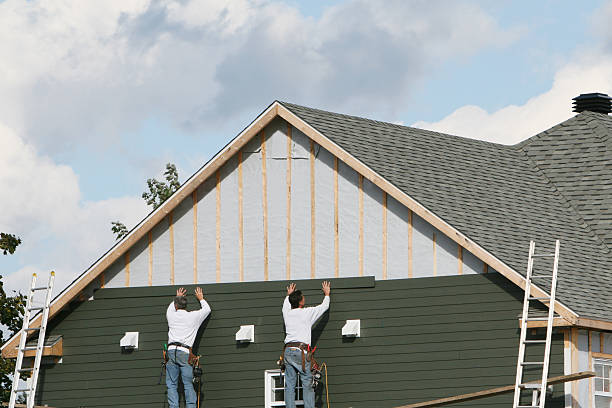 Professional Siding Replacement technician working in Mickleton, NJ